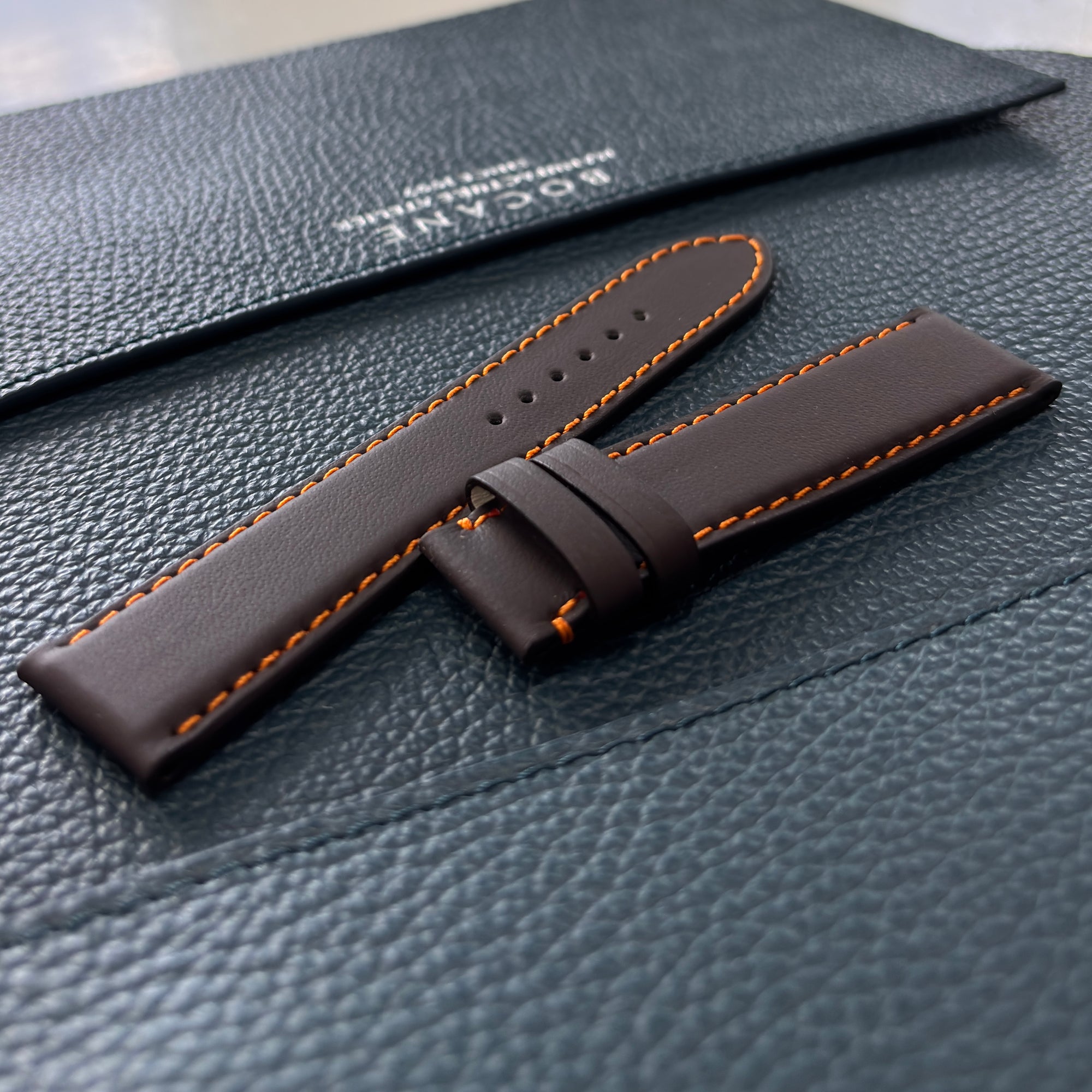 Curea de Ceas Colectia LeMans, Profil Bombat, Piele Cafenie, Contrast Oranj