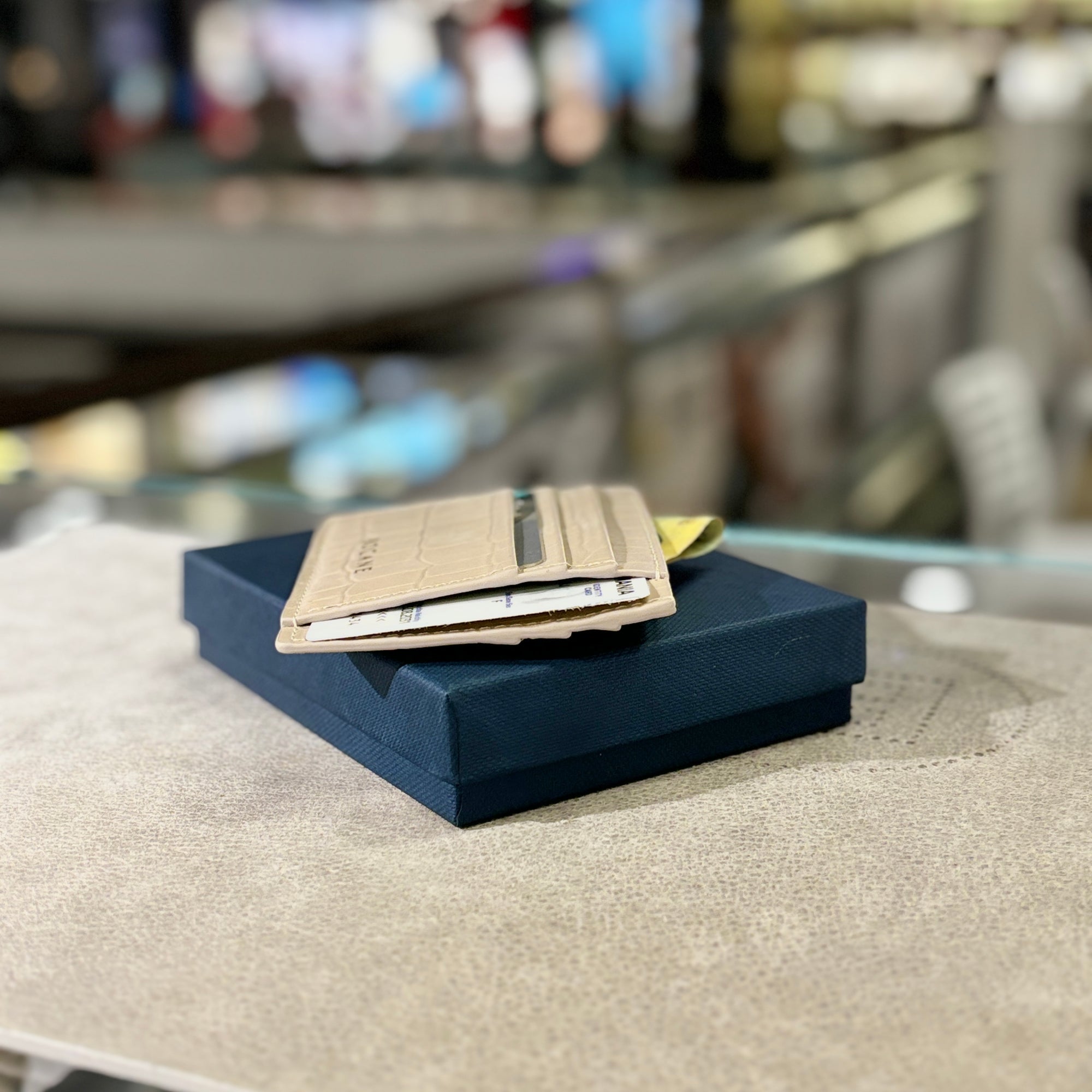 Port-Card din Piele cu Imprimeu Crocodil, Bej Mat