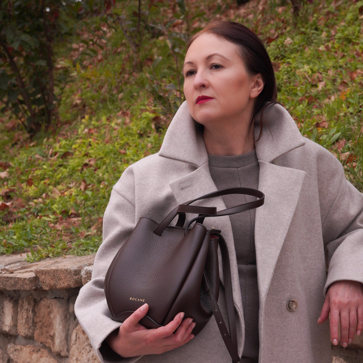 Geanta Mini Pétale, Piele Texturata, Culoare Chocolat, cu Accesorii