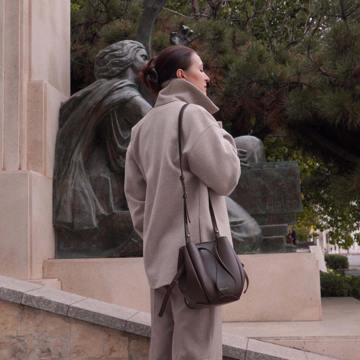 Geanta Mini Pétale, Piele Texturata, Culoare Chocolat, cu Accesorii