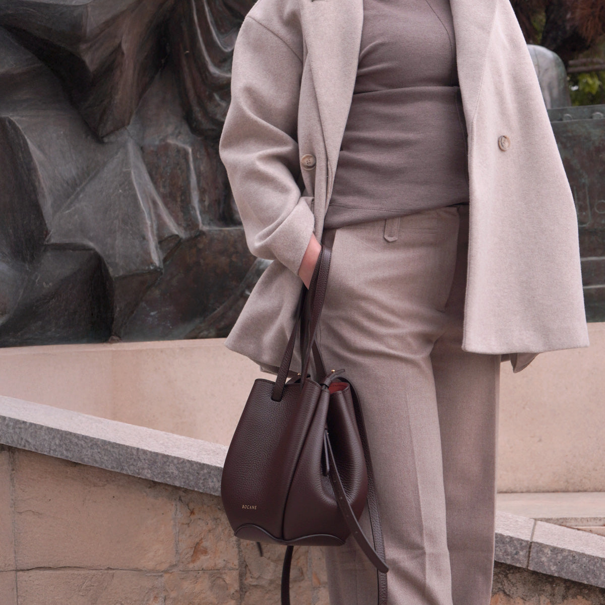 Geanta Mini Pétale, Piele Texturata, Culoare Chocolat, cu Accesorii