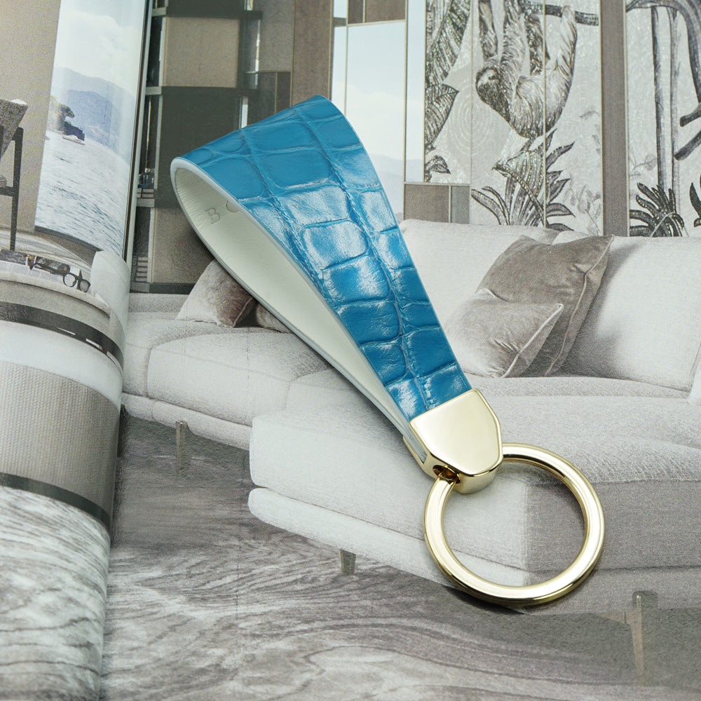 Breloc din Piele de Aligator Albastru Lucios