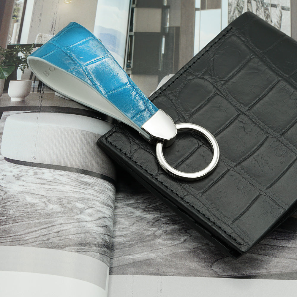 Breloc din Piele de Aligator Albastru Lucios