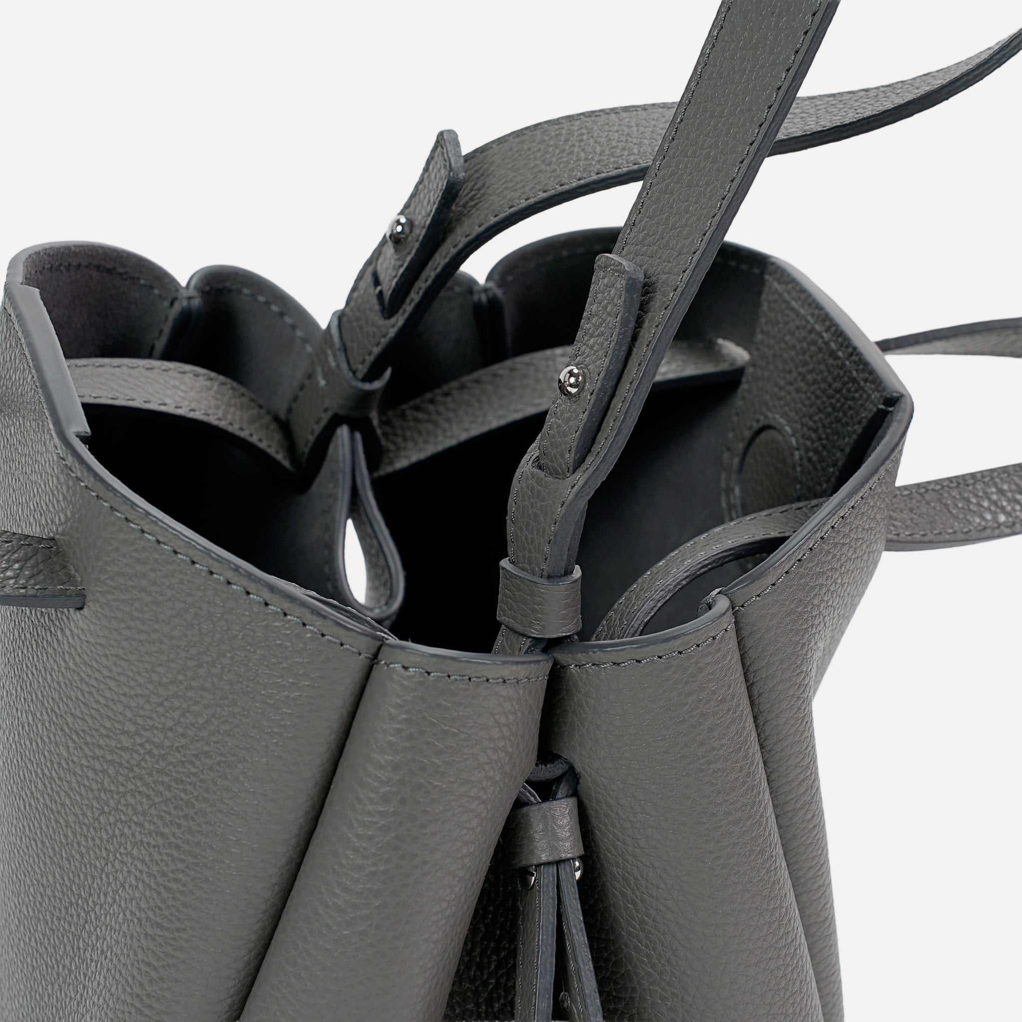 Geanta Mini Pétale, Piele Texturata, Culoare Fumuriu, cu Bareta