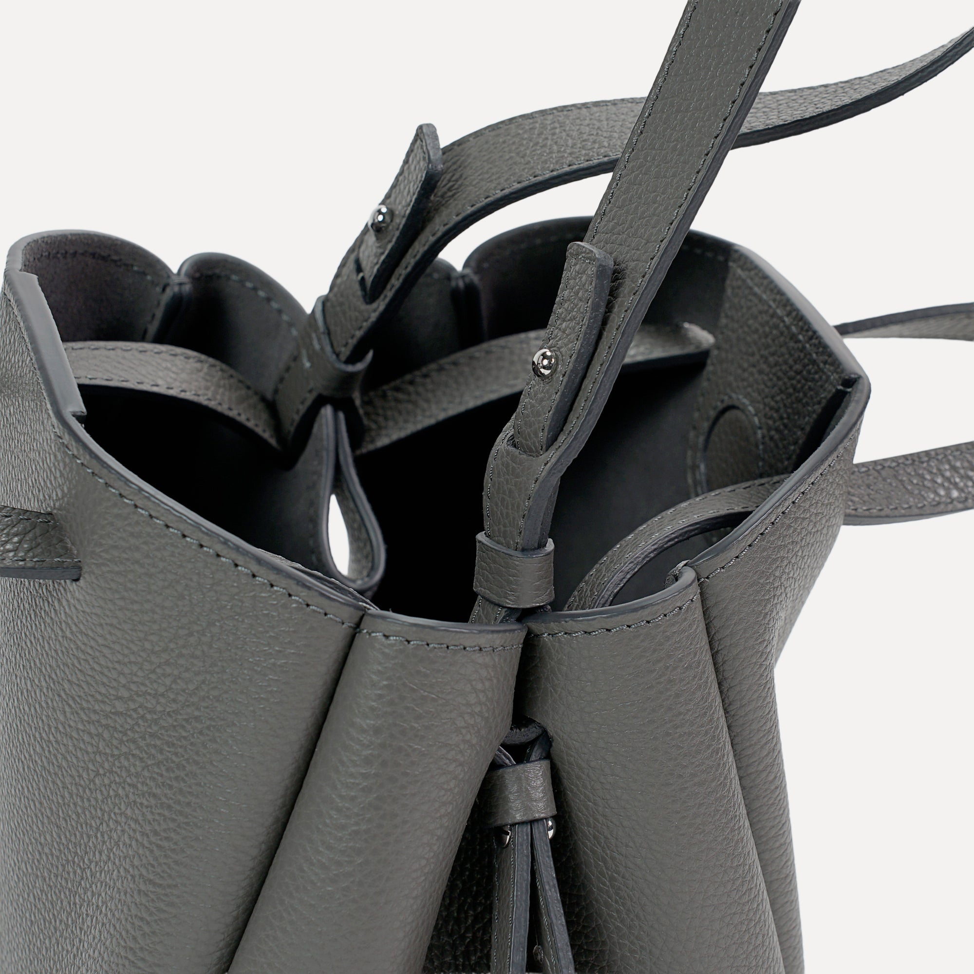 Geanta Mini Pétale, Piele Texturata, Culoare Fumuriu, cu Bareta