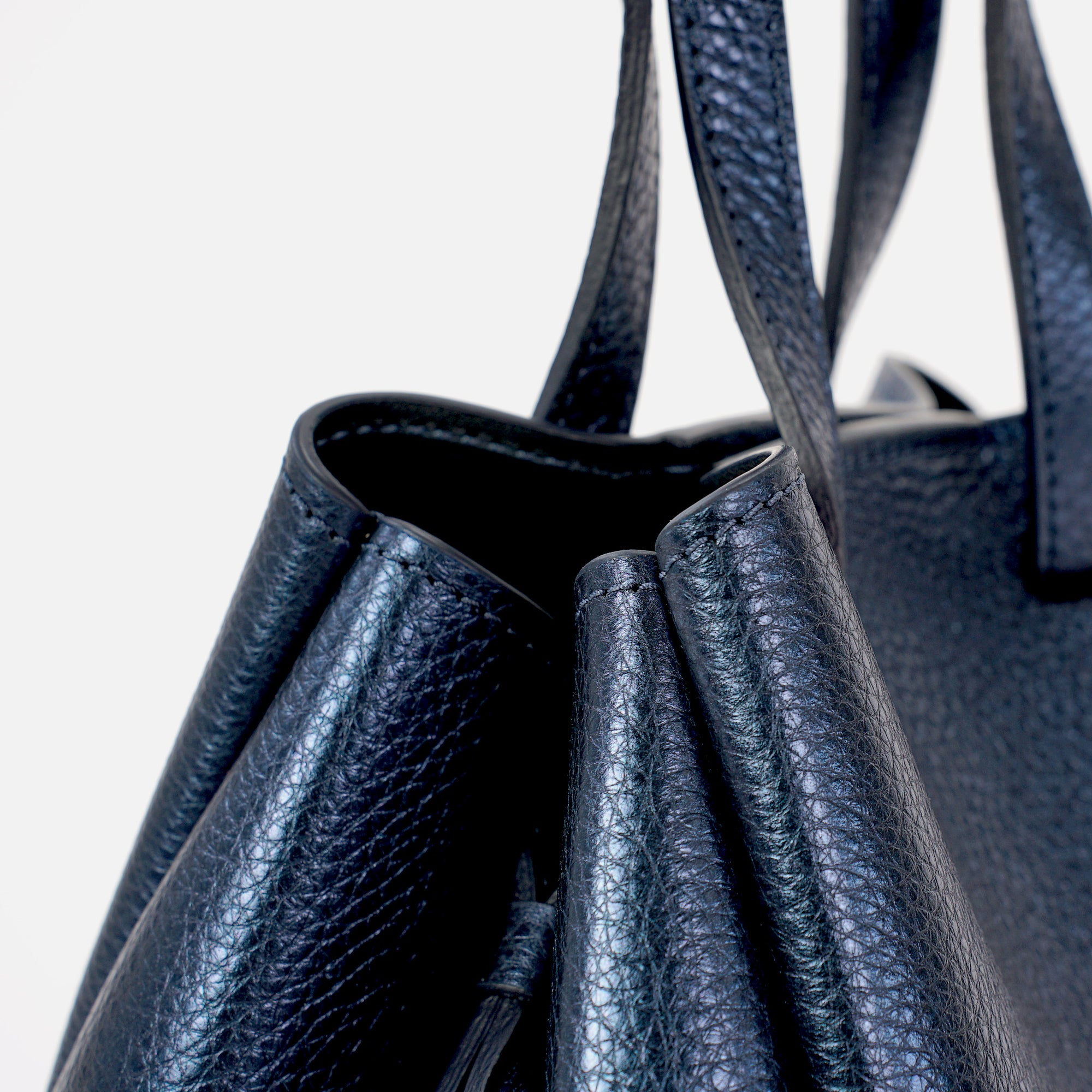 Geanta Bijou Pétale, Piele Texturata, Albastru Navy Metalizat